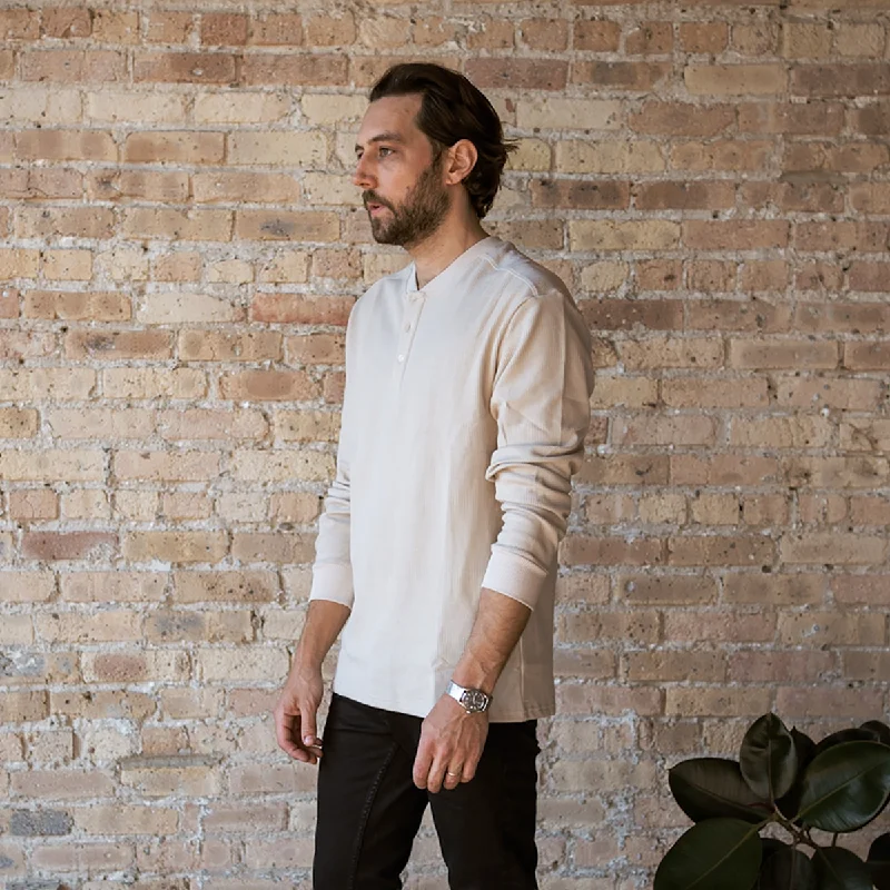Men's Oatmeal Waffle Knit Henley garde
