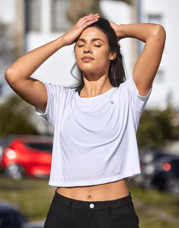 Crucial Tee in White Casual Women's Japanese 